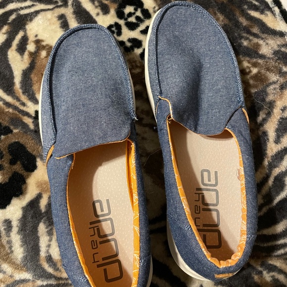 Hey Dude Shoes - New women’s size 8 hey dude shoes